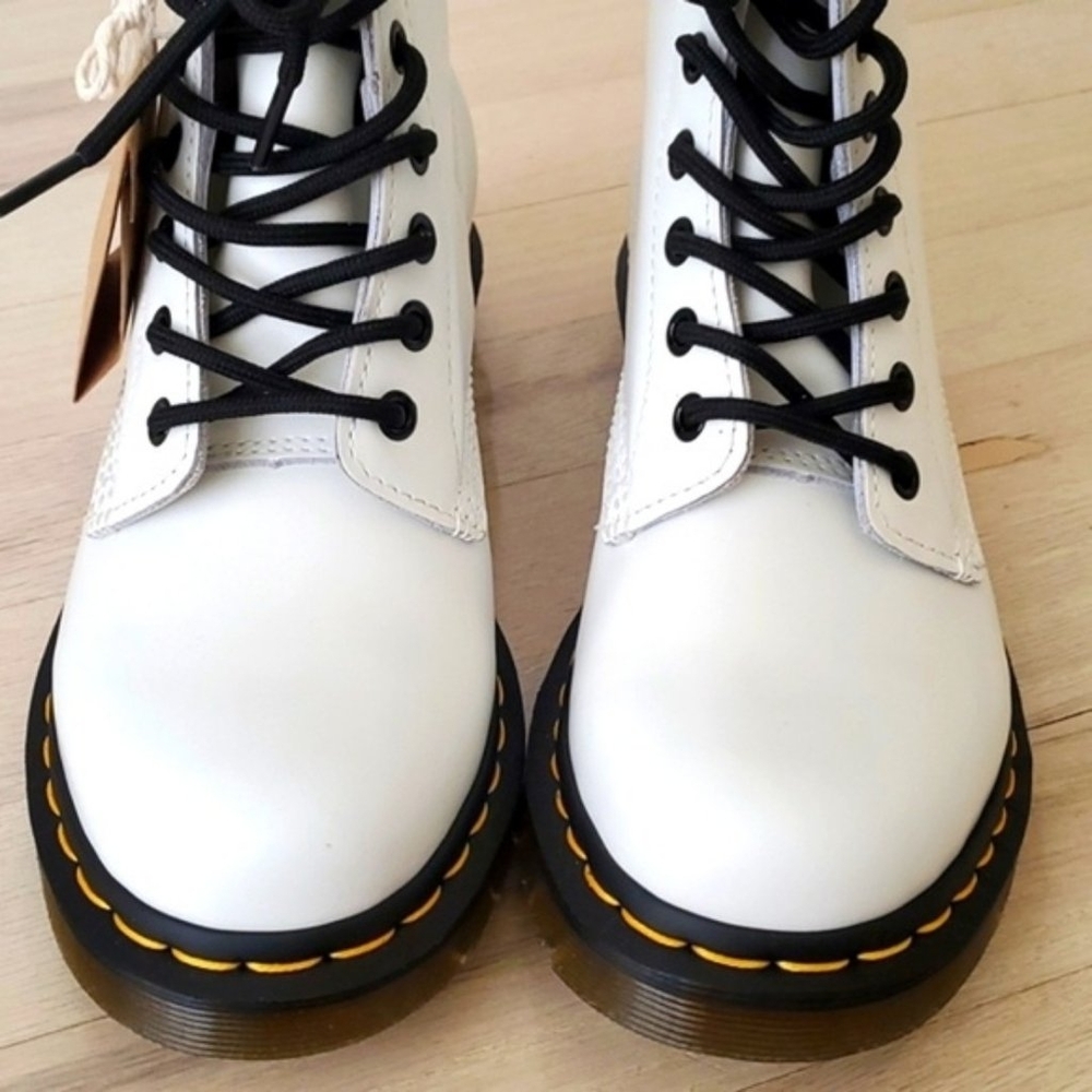 NWT Dr. Martens 1460 Women's White Smooth Leather Lace Up Combat Boots Size 7 38 - Picture 3 of 11